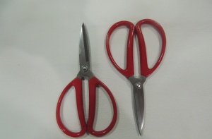Ножницы с красными ручками